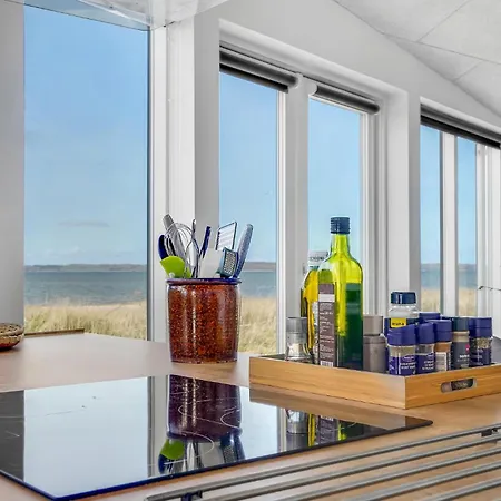 Stunning In With Kitchen 別荘