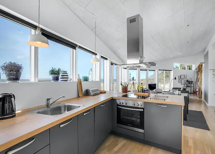 Stunning In With Kitchen